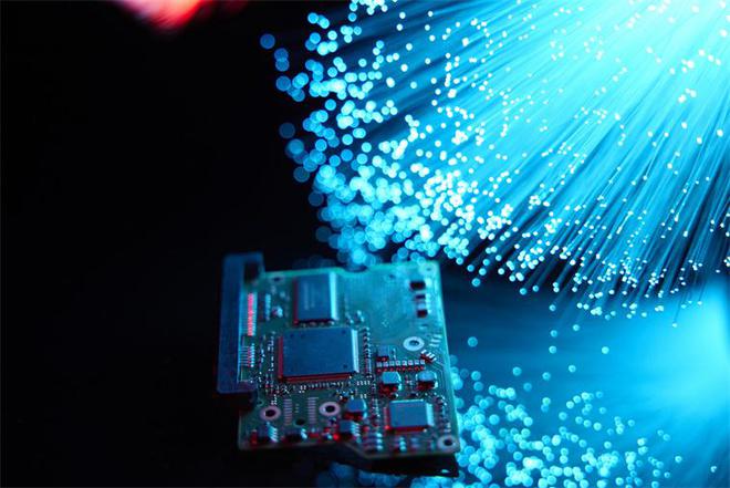 纳米激子晶体管问世 光学计算时代的曙光